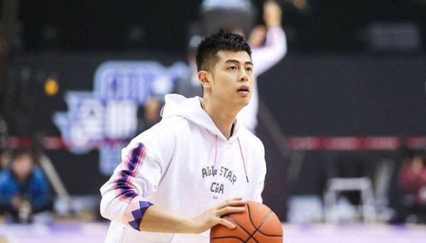 云天华成 赵睿加盟北京男篮，为什么最开心的是方硕？这里面是有故事的