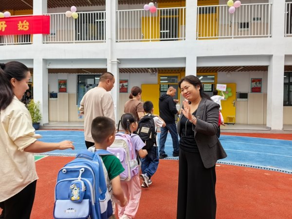 安泰证券 五彩校园知识乐园，小萌新们，汝河路小学教育集团欢迎你们！